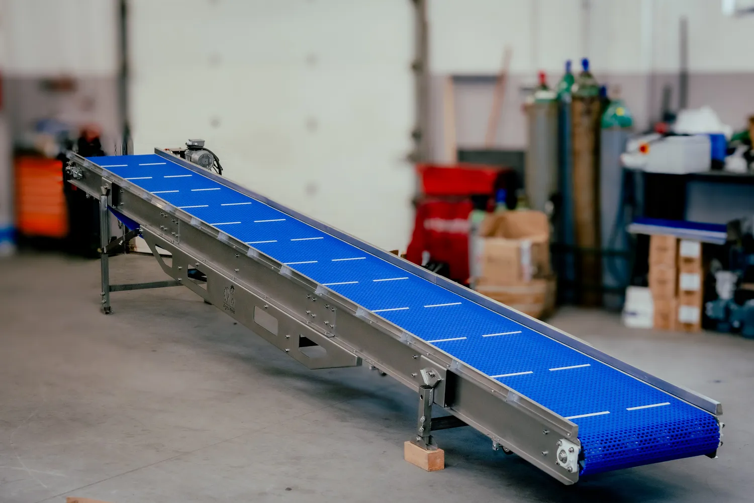 Przenośniki taśmowe z taśmą modularną — realizacja Agro-Weld