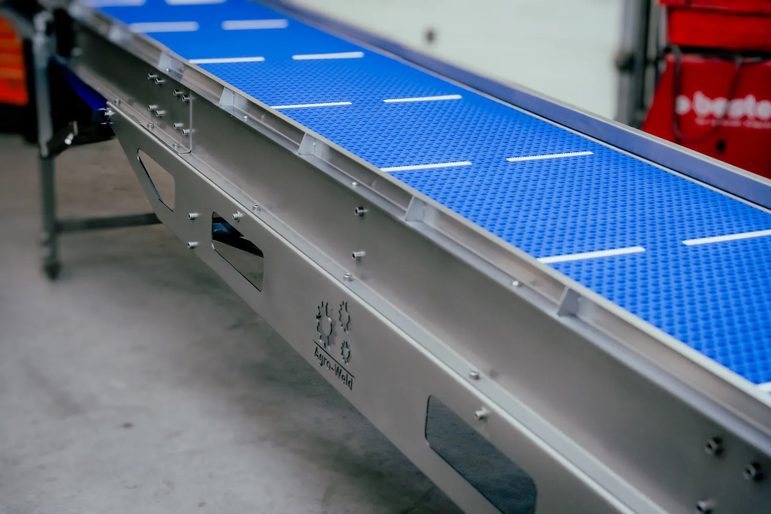 Przenośniki taśmowe z taśmą modularną - realizacja Agro-Weld